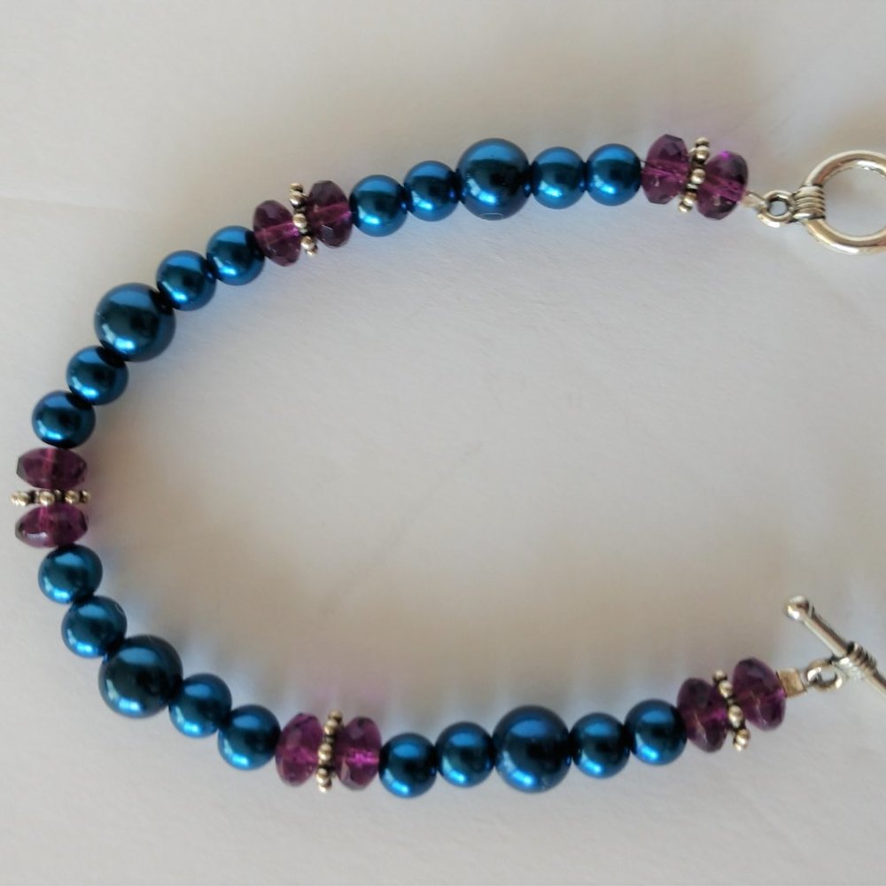 Blue Faux Pearls Bracelet with Purple Beads Handmade Beaded 7.5 Inches - Picture 4 of 16